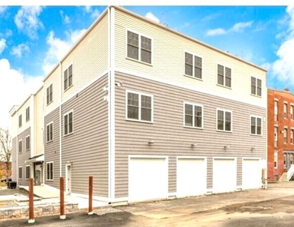 Building Photo - 73 N Common St