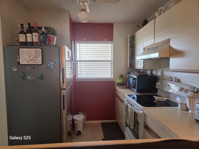 Foto del edificio - 8101 Heatherwood Dr