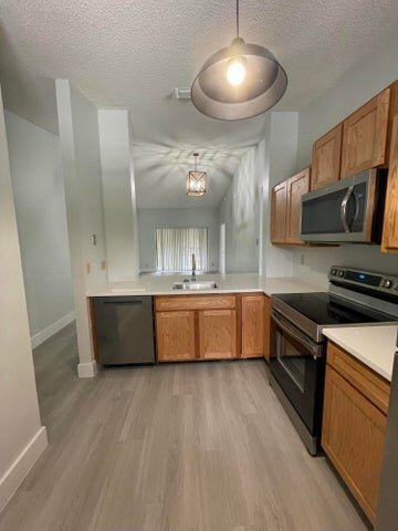 Foto del edificio - 3350 Jaywood Terrace