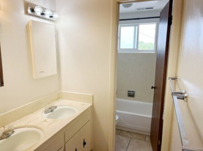 Foto del edificio - 2 Bed / 1 Bath Apartment in Provo!