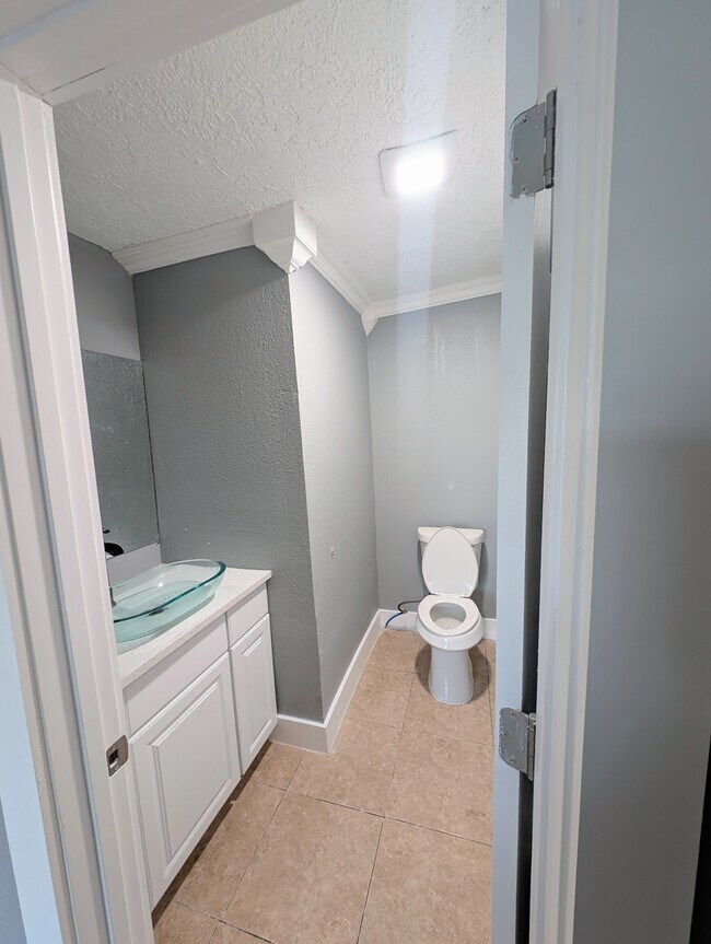 Foto del edificio - 1322 N Brents Ave