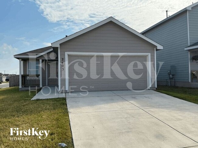 Building Photo - 2403 Lake Hls