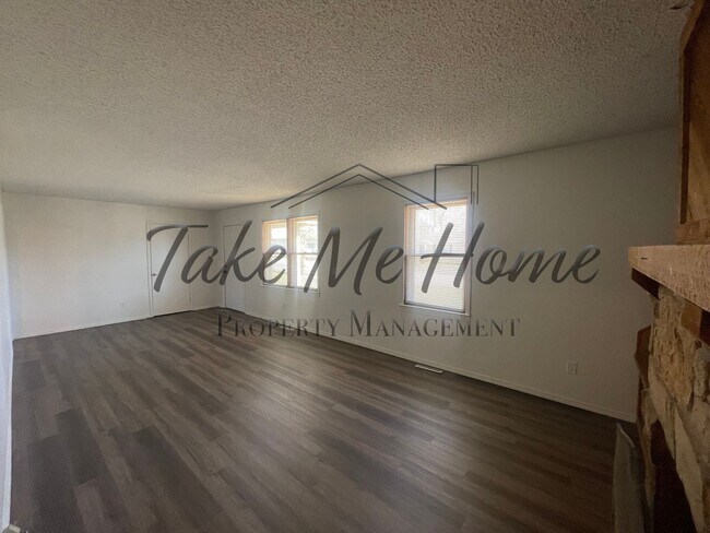 Foto del edificio - IDEAL LOCATION! 3-Bed, 2-Bath Home with 2-Car Garage in Kickapoo School District!