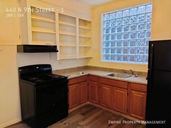 Foto del edificio - 1st Floor: 2-Bedroom/1-Bathroom Apartment ...