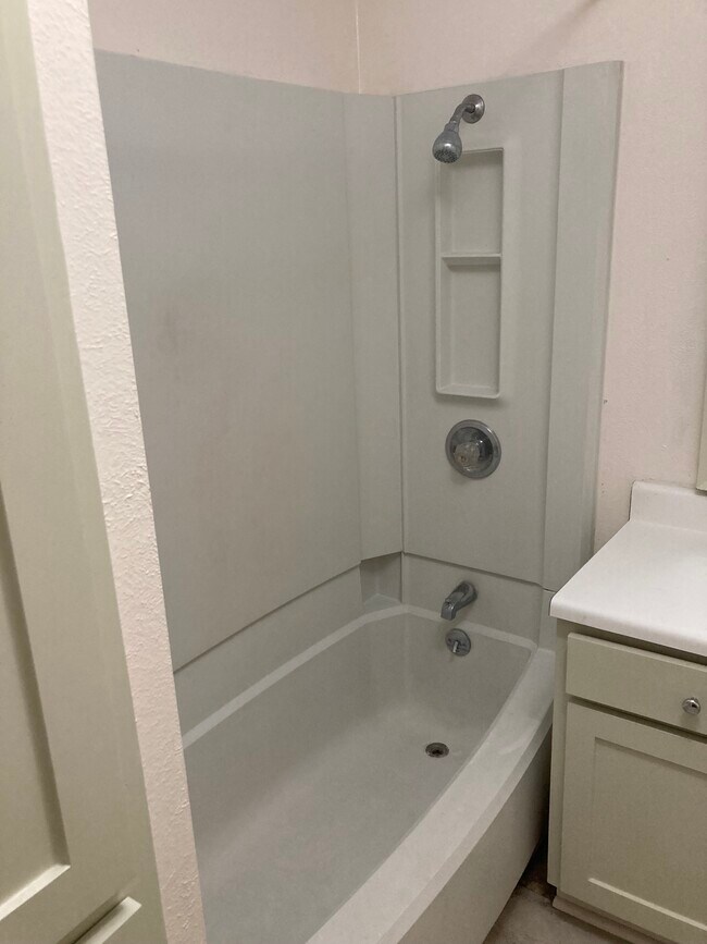 Baño - 2506 Wabash Ave