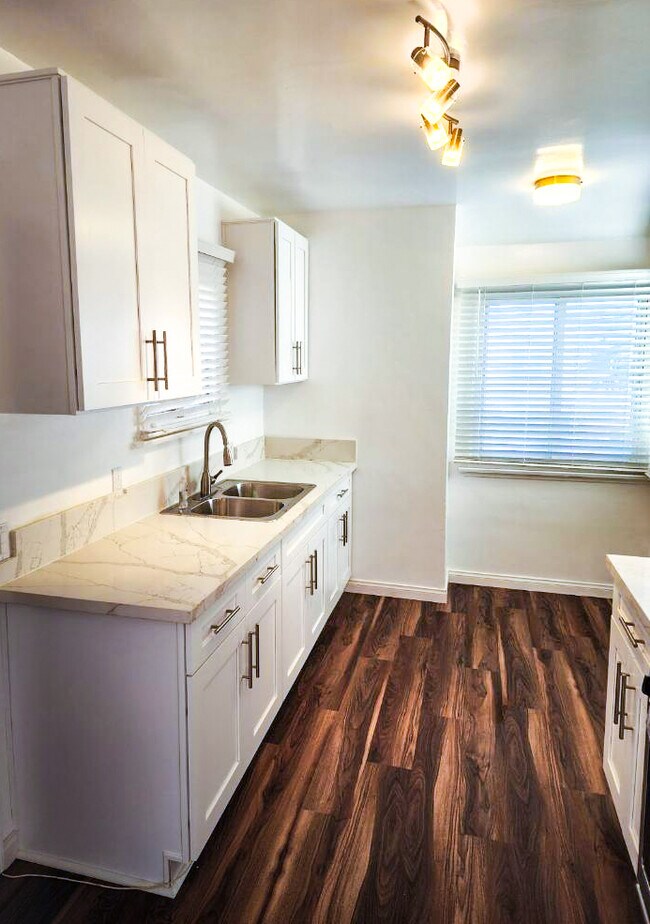 cocina renovada - 2708 W 85th St