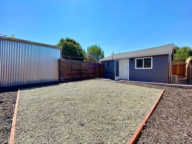 Building Photo - 1407 Vale Ave