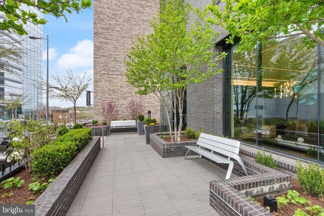 Foto del edificio - 1650 Silver Hill Dr
