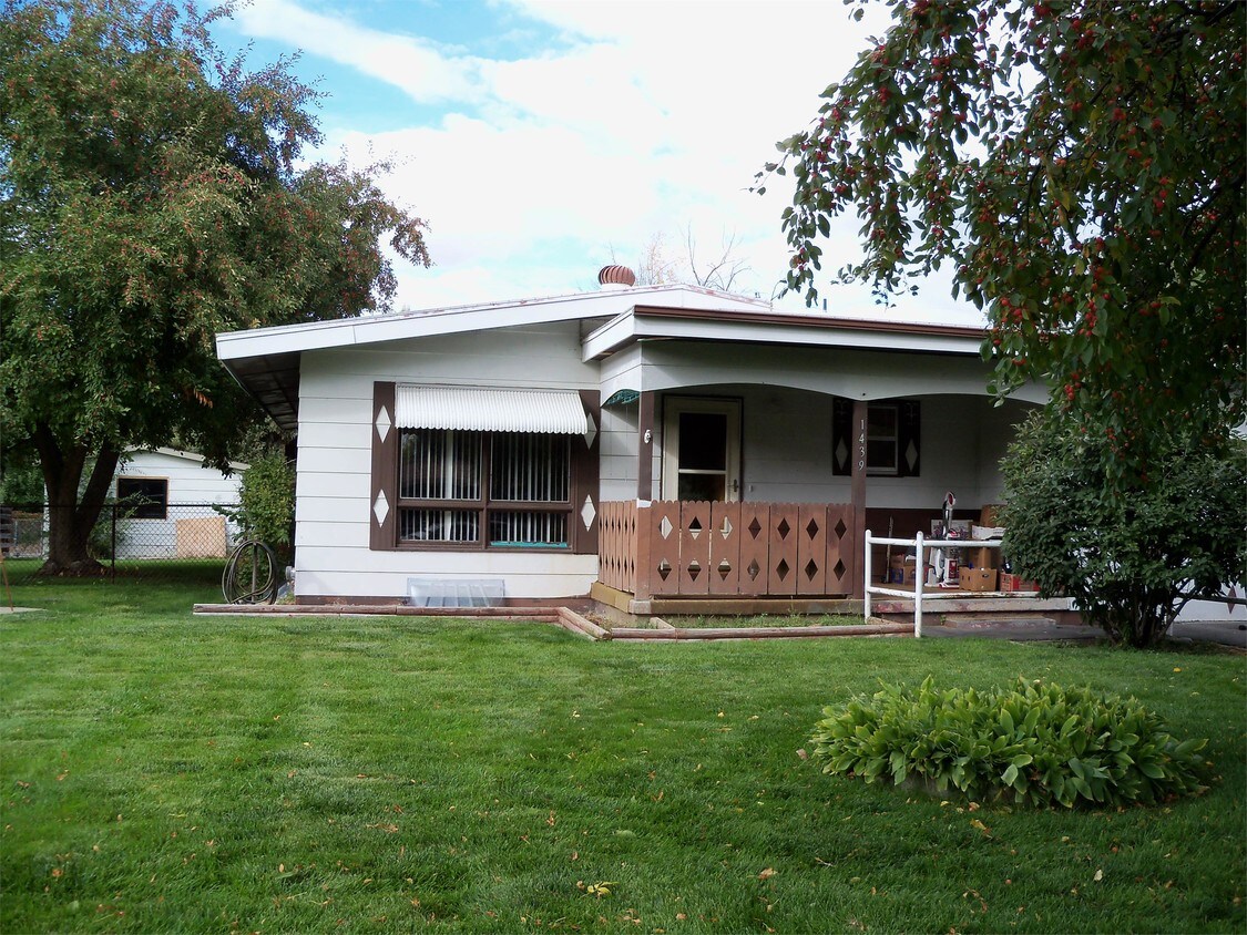Primary Photo - 1439 Maurine St