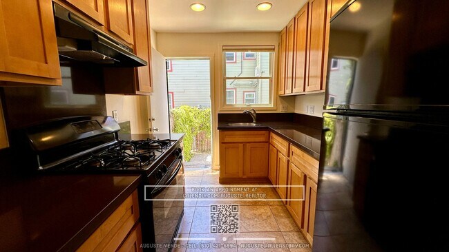 Foto del edificio - Temescal 2BR with Private Yard | Updated U...