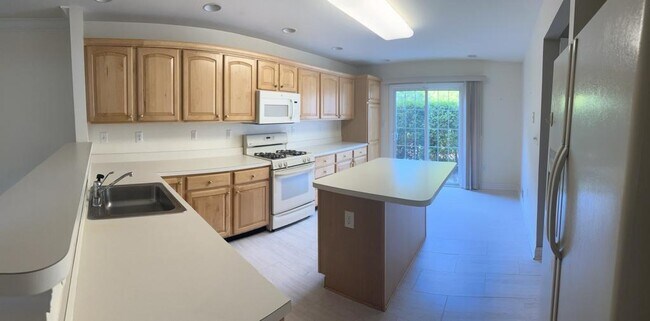 Foto del edificio - 351 Watkins Rd