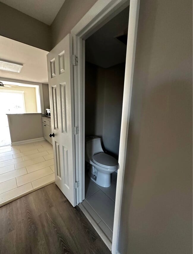 Building Photo - LAKE HICKORY CONDOS UNIT 41