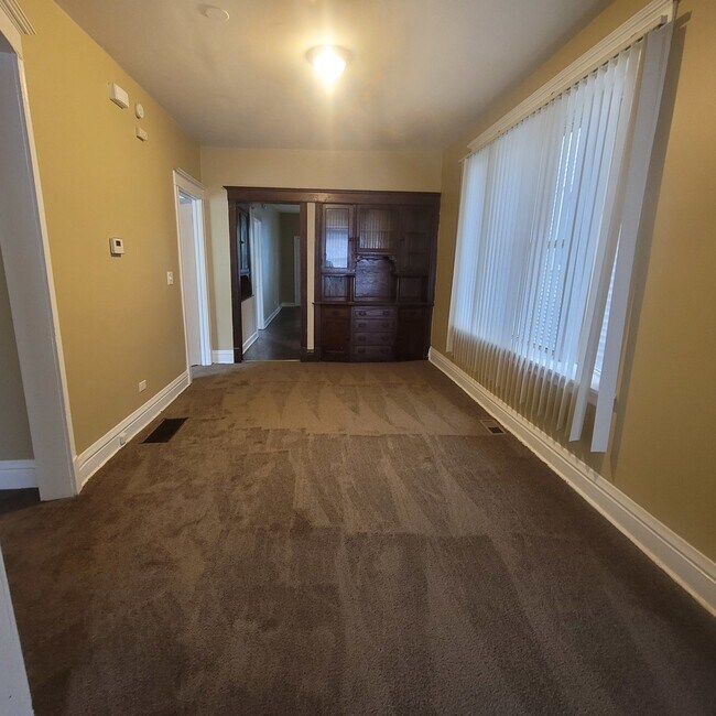 Building Photo - 531 W 61st Pl