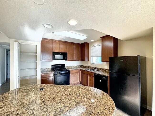 Foto del edificio - "Spacious 2-Bedroom Condo in San Marcos with 2 Full Baths – Experience 1,628 Sq. Ft. of Modern Co...