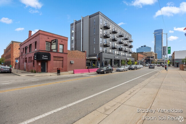Building Photo - 511 Bridge St NW