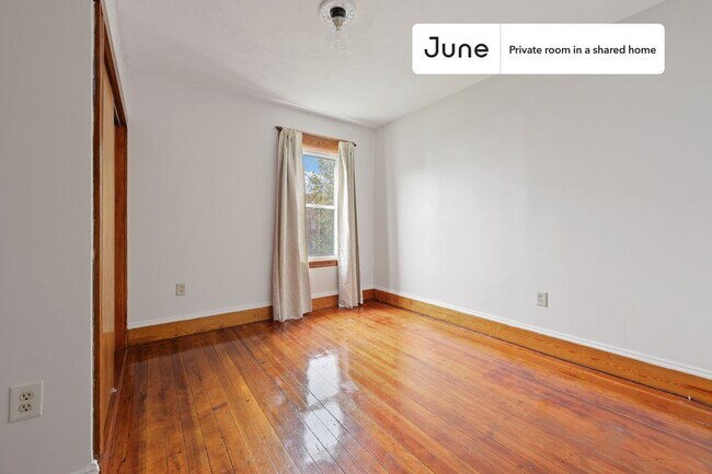 Foto del edificio - Room in Shared 4 bed/1 bath home