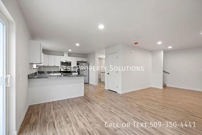 Foto del edificio - 215 W 1st St