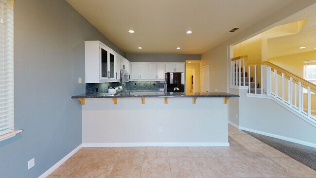 Foto del edificio - Newly Available in Discovery Bay!