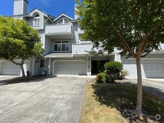 Building Photo - 2027 Stonefield Ln