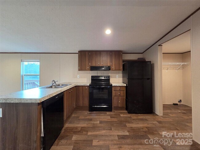 Foto del edificio - 2329 Rufus Ratchford Rd