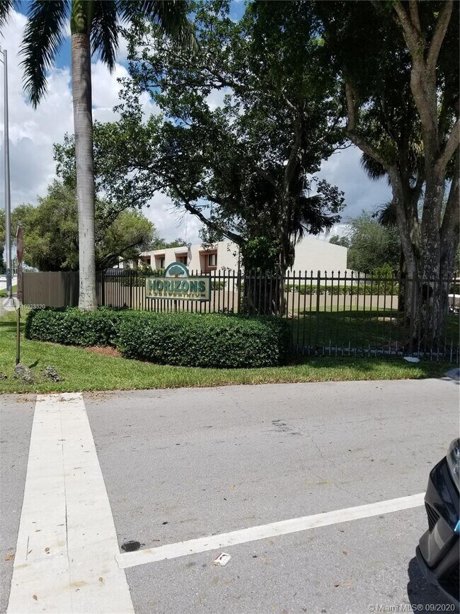 Foto del edificio - 8045 SW 107th Ave