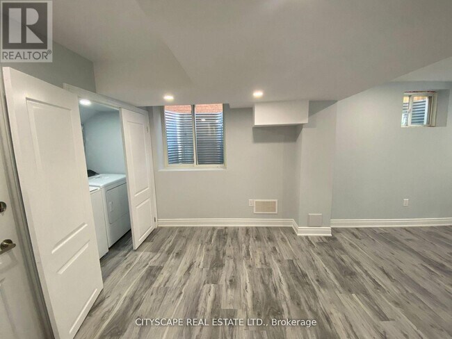 Building Photo - 413 Leiterman Dr