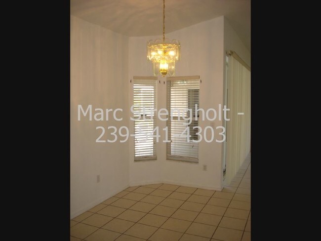 Building Photo - 4122 SW 17th Pl