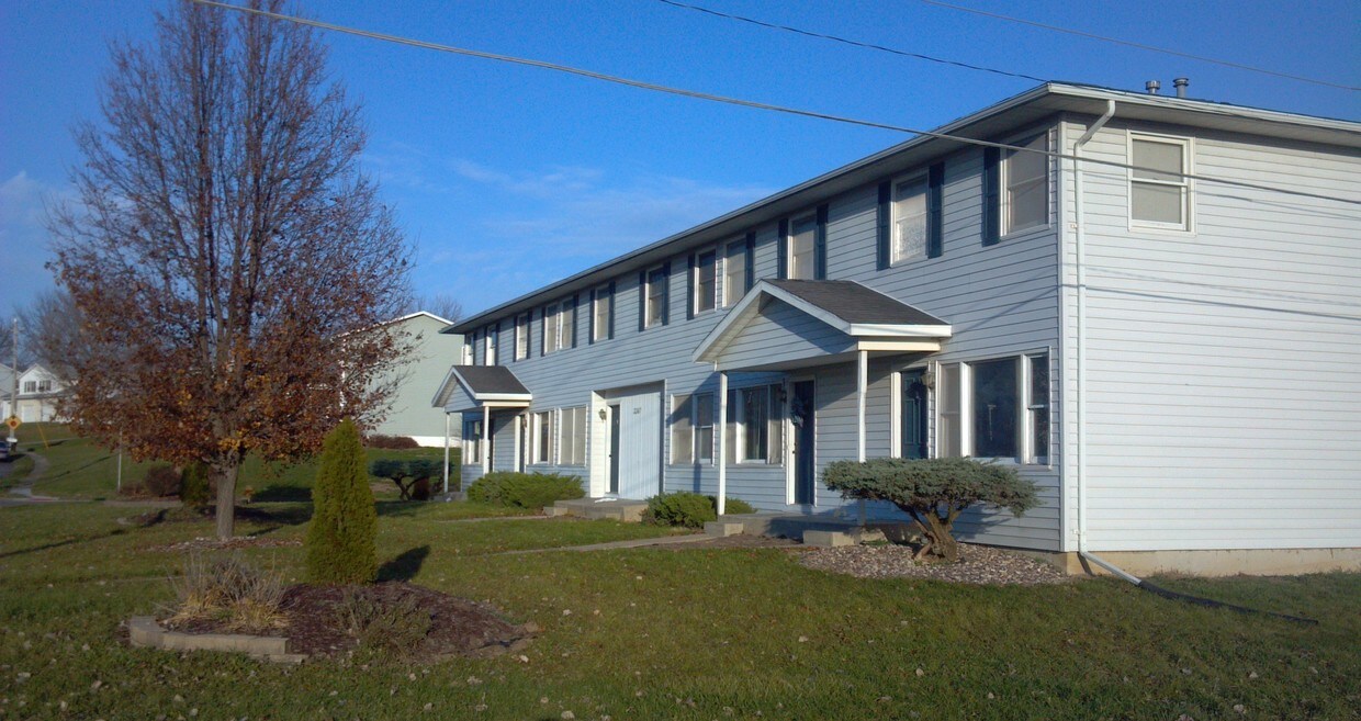 3367 Hillandale Rd, Davenport, IA 52806 Apartments in Davenport, IA