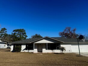 Building Photo - 606 Water Rd