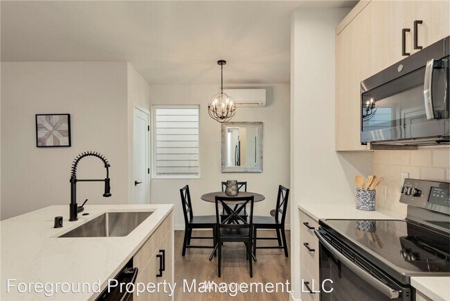 Foto del edificio - 2 br, 2 bath House - 915 N 103rd St Unit B
