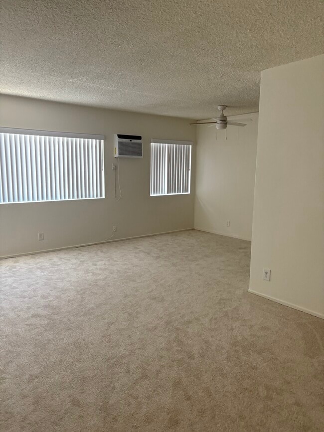 Sala de estar - 11168 Camarillo St