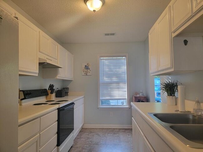 Foto del edificio - Furnished Rental