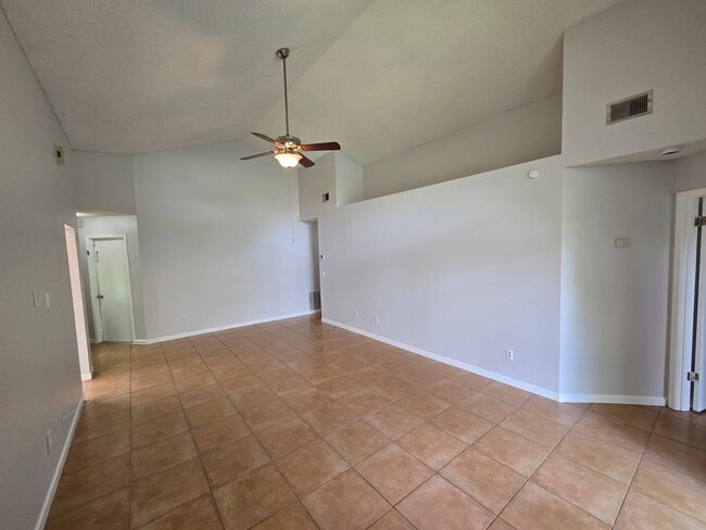 Building Photo - 129 Edgewater Cir