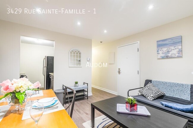 Building Photo - 3429 Rue Sainte-Famille