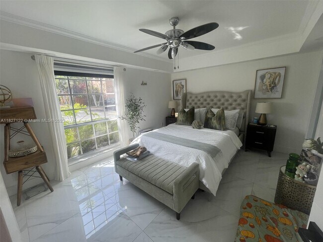 Foto del edificio - 7120 Fairway Dr