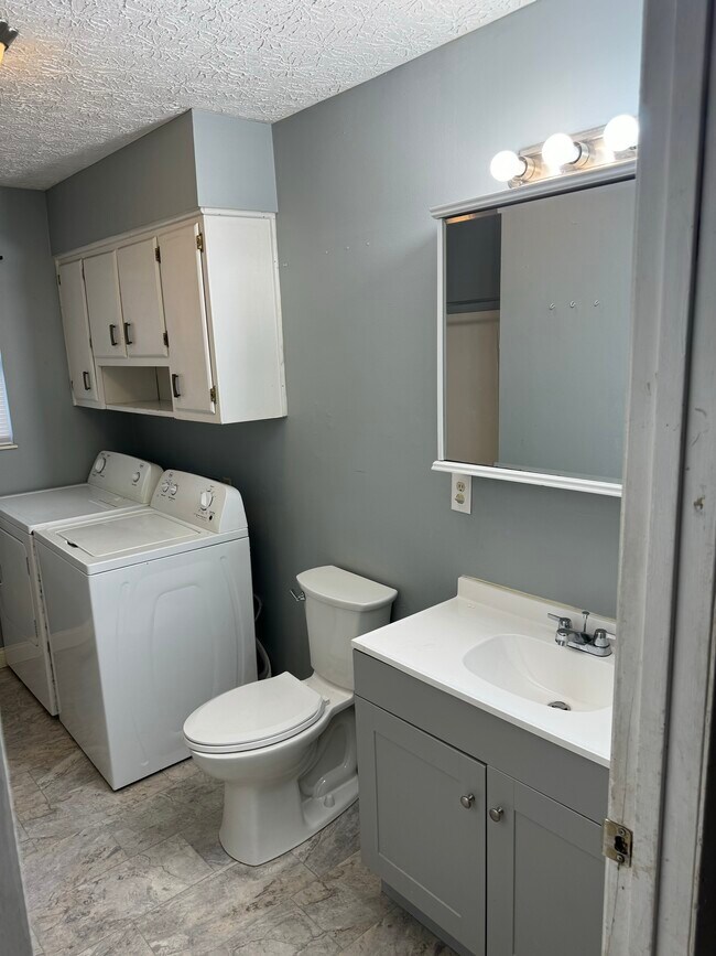 Building Photo - 904 McCullough Ct