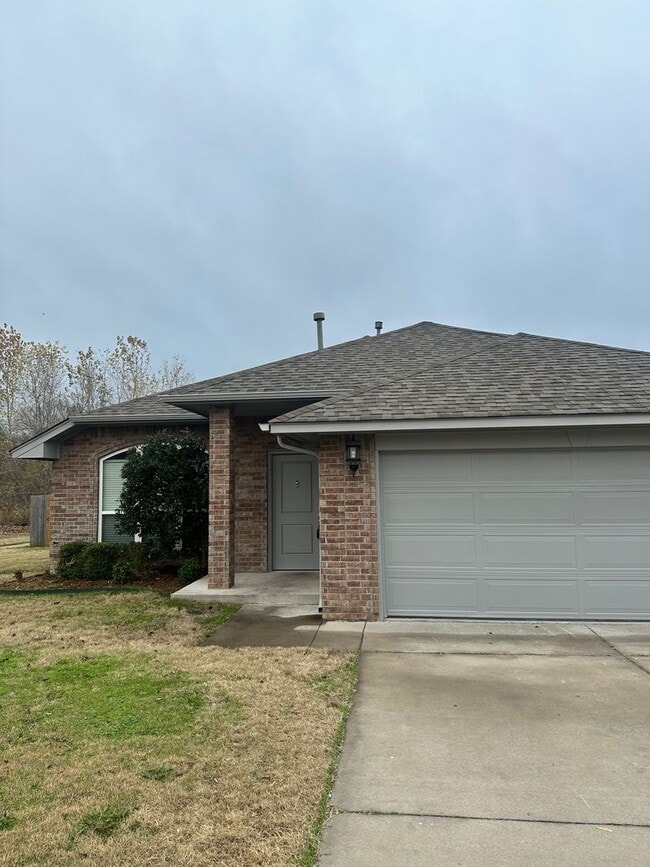 Building Photo - 520 Sperry Dr