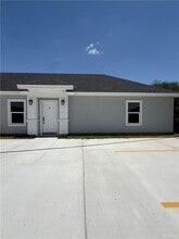 Building Photo - 903 Skyview St