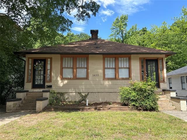 Primary Photo - 1433 Pecan Ave
