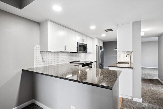 Foto del edificio - Available NOW! 1 Bedroom 1 Bath Beautiful Condo in Denver!