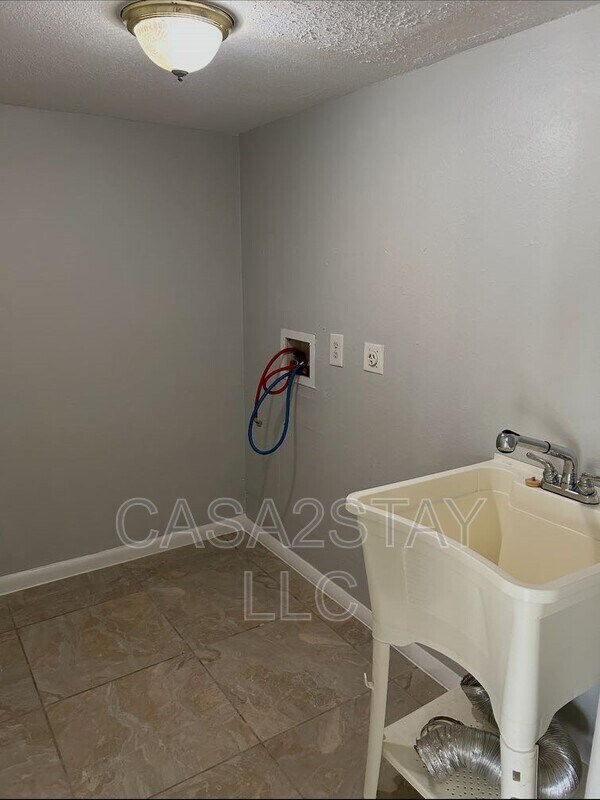 Foto del edificio - 7295-7297 Albany Rd.