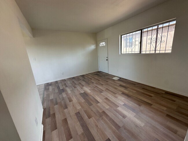 Foto del edificio - 1533 E 51st St