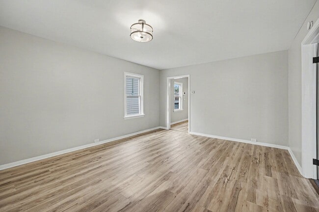 Foto del edificio - Updated First-Floor 2BR with Garage Parking and On-Site Laundry