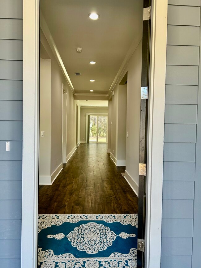 Foto del edificio - 1214 Laurel Oak Ave