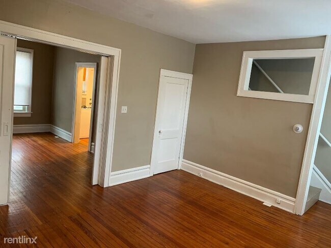 Foto del edificio - 2 br, 1 bath Townhome - 15 W Tompkins St