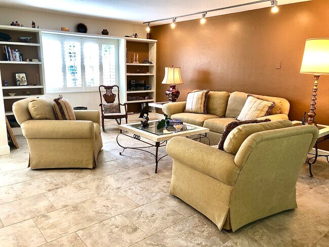 living room - 4772 West Blvd
