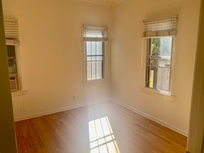 Bedroom - 6906 Clinton St