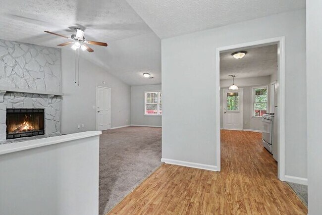 Foto del edificio - 3BR/2BA Ranch Home in Great School District Near Mall of Georgia!