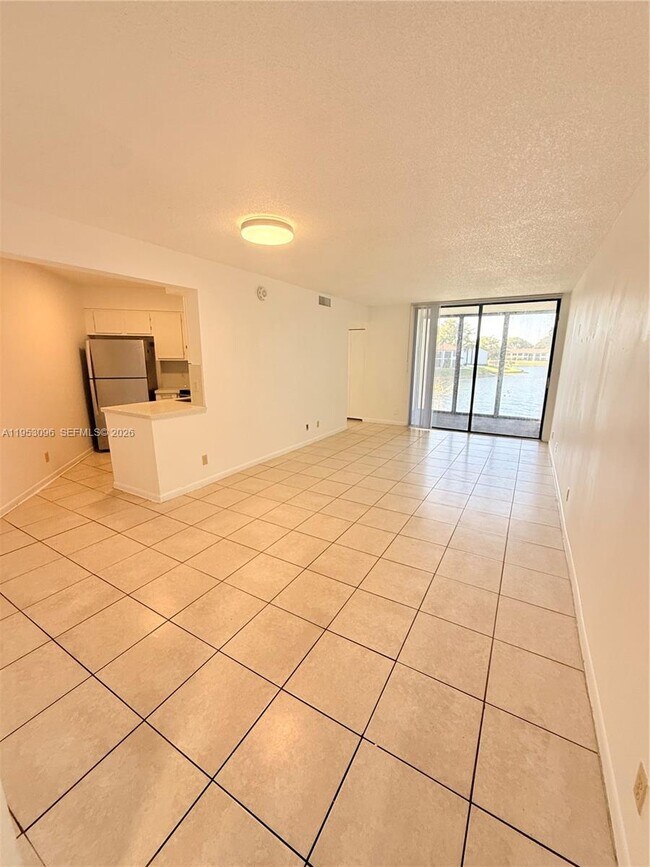 Foto del edificio - 210 Lake Pointe Dr