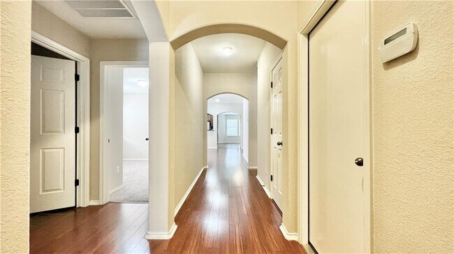 Building Photo - 14117 Willow Tank Dr